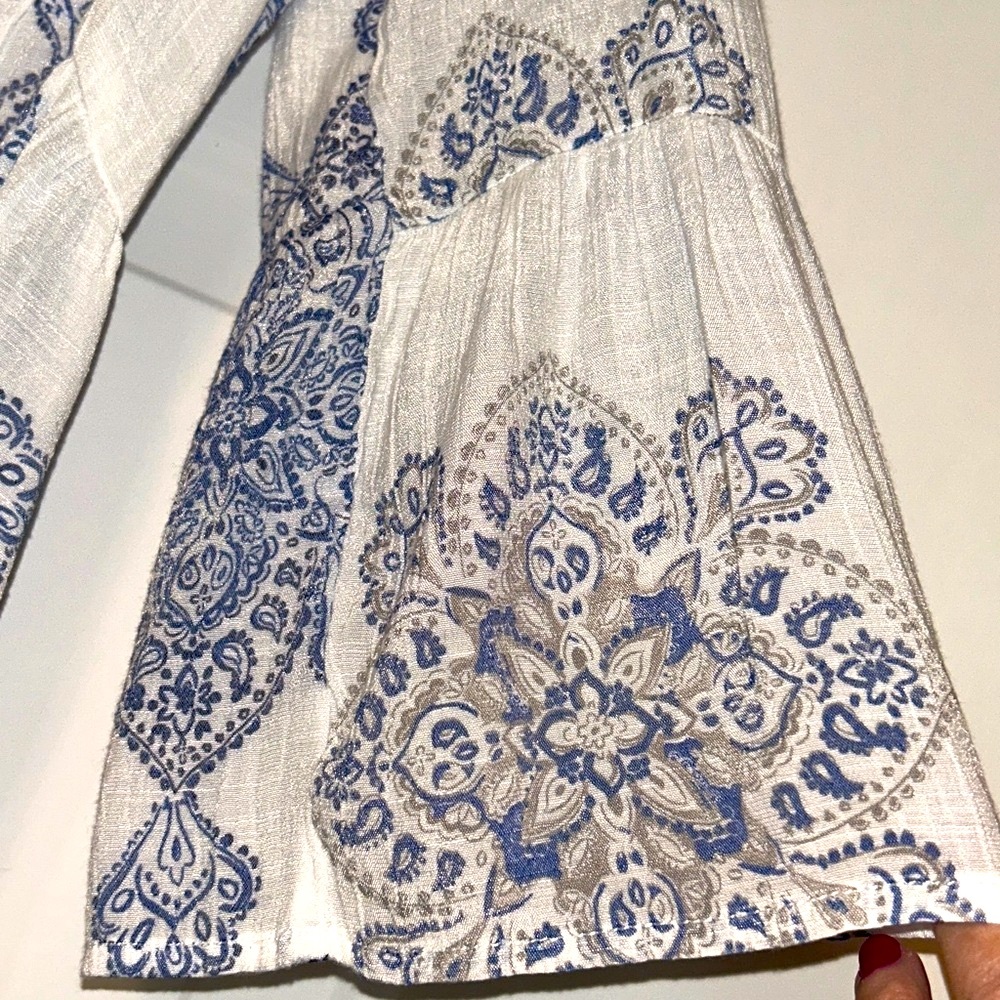Unique Spectrum Button Ruffle S Top White Blue Floral Boho Hippie Casual - Picture 6 of 14